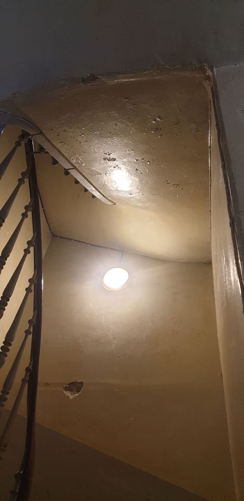 Cage d'escalier avant travaux (avant)